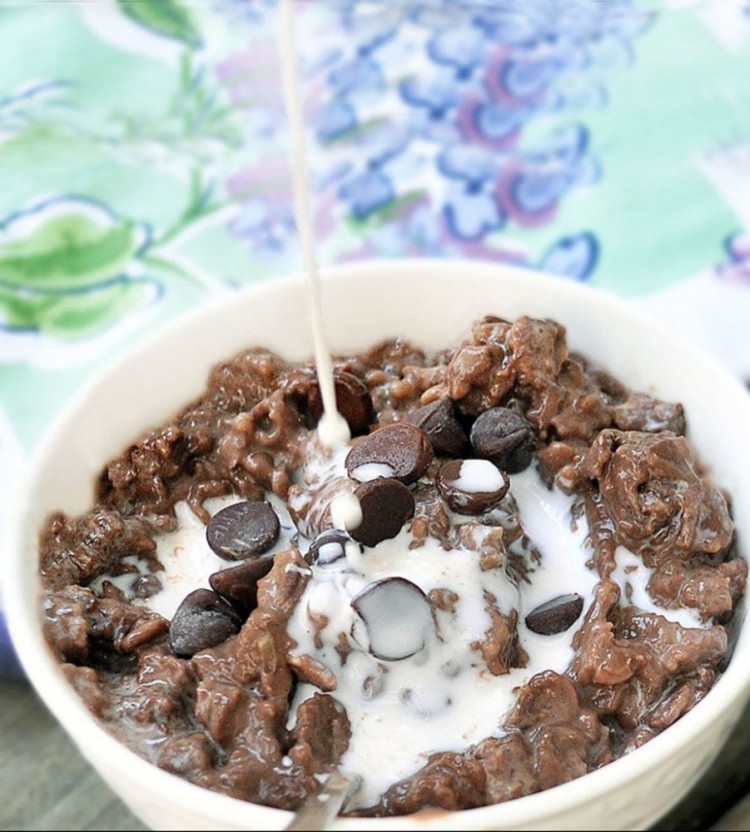Chocolate Oatmeal - Ingredients: 1/2 cup rolled oats, 1 cup milk of choice, 2 tbsp cocoa powder, 1 tsp vanilla, 1/4 cup... Full recipe: http://chocolatecoveredkatie.com/2011/09/21/five-minute-chocolate-oatmeal/ @choccoveredkt