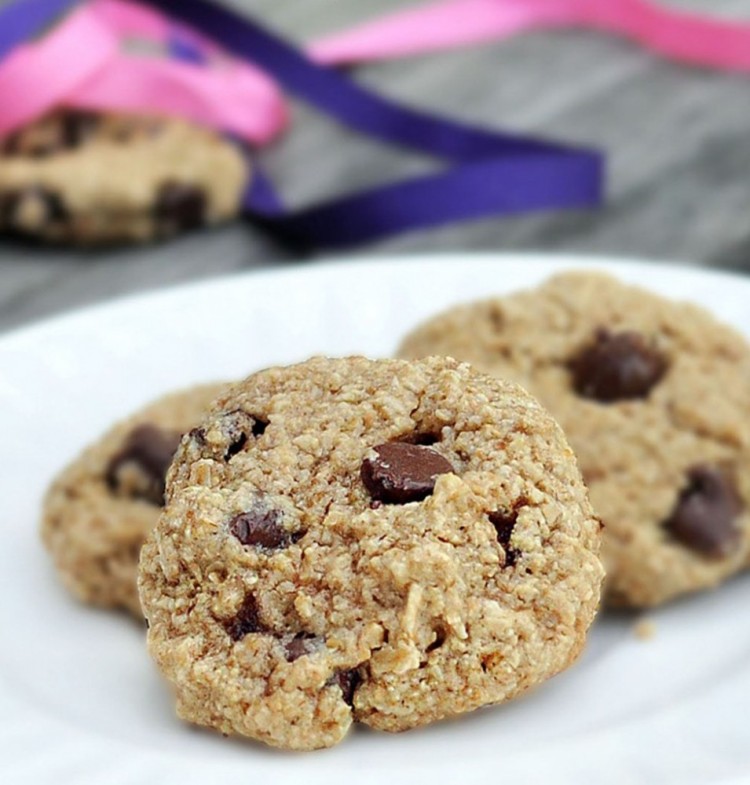 Healthy + Flourless BEST recipe you'll find for chewy homemade chocolate chip cookies - from @choccoveredkt... http://chocolatecoveredkatie.com/2011/08/30/flourless-chocolate-chip-cookies/