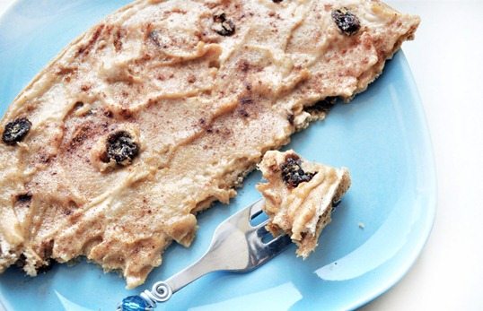 cinnamon-raisin-pizza