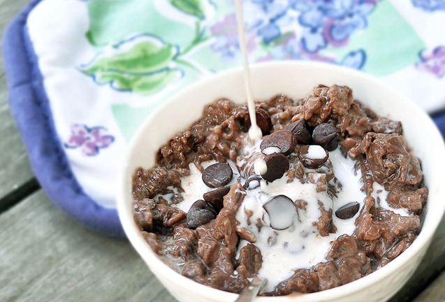 Chocolate oatmeal?! Oh my goodness, yes! Continue reading: https://chocolatecoveredkatie.com/2011/09/21/five-minute-chocolate-oatmeal/