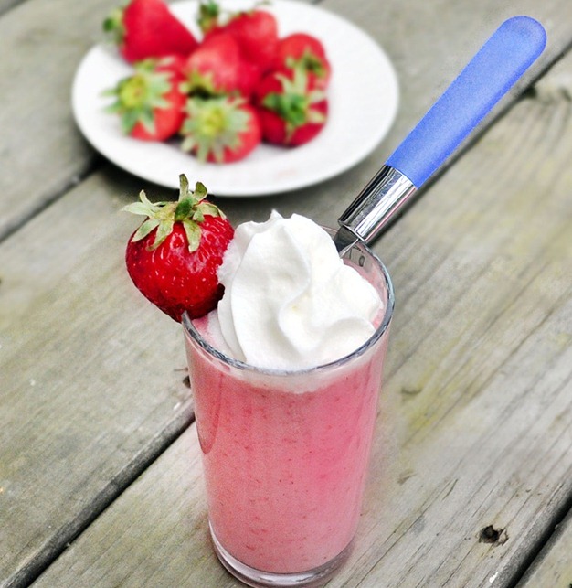 vegan-strawberry-milkshake