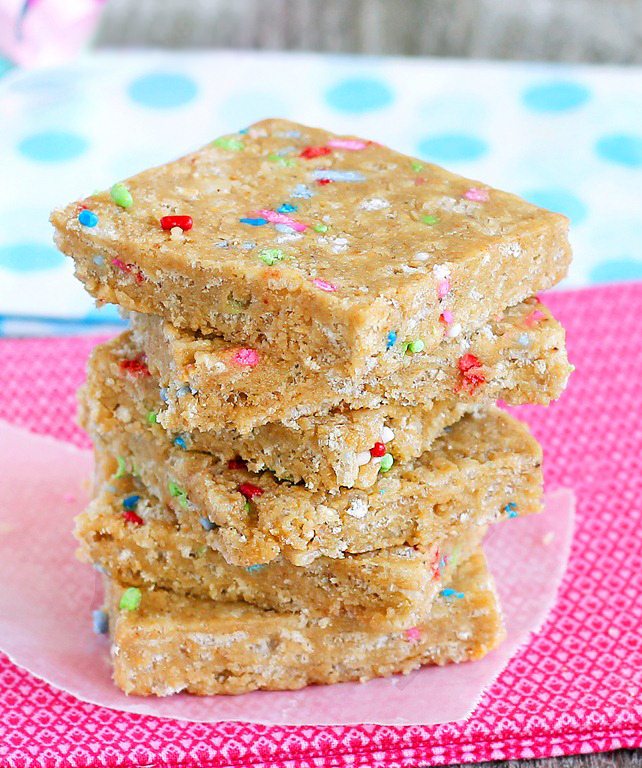 Ingredients: 1 cup rolled oats, 1/2 tsp vanilla, 3 tbsp... Full recipe: https://chocolatecoveredkatie.com/2012/06/26/cake-batter-energy-bars/