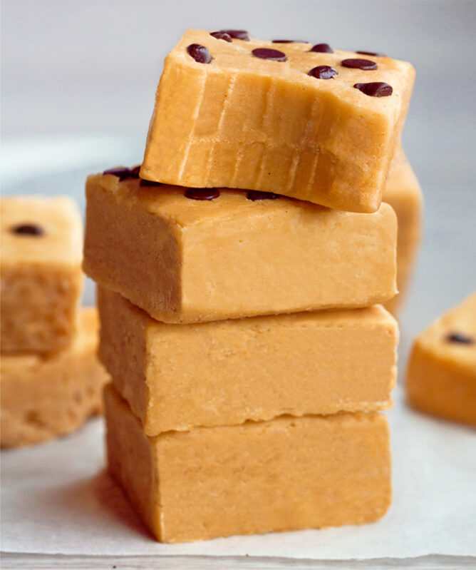 Healthy Peanut Butter Fudge {NO butter or corn syrup!}