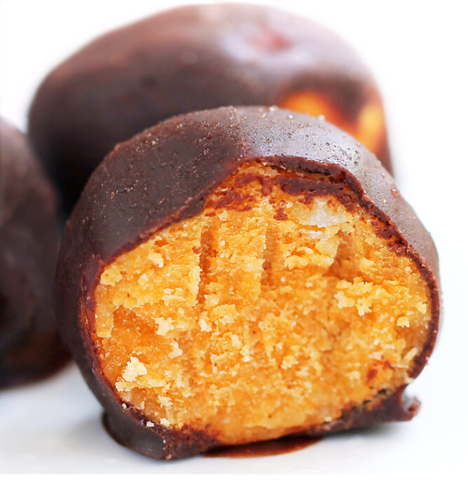 Secretly Healthy Chocolate Pumpkin Fudge Balls Recipe