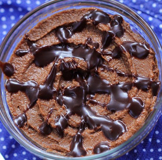 Avocado Chocolate Mousse – recipe from @choccoveredkt… It is rich and silky smooth… and you really can’t taste the avocado! Full recipe: https://chocolatecoveredkatie.com/2015/10/15/avocado-chocolate-mousse-vegan-healthy/