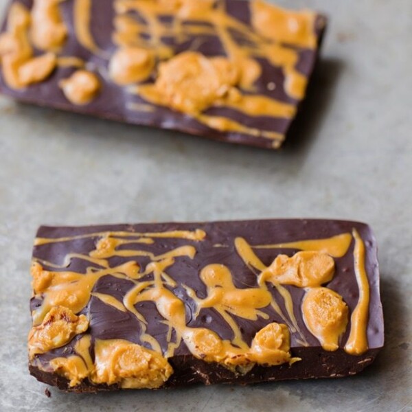 Secretly healthy chocolate peanut butter bars that taste like Hershey’s candy bars… @choccoveredkt… 5 ingredients: https://chocolatecoveredkatie.com/2015/10/26/chocolate-peanut-butter-candy-bars/