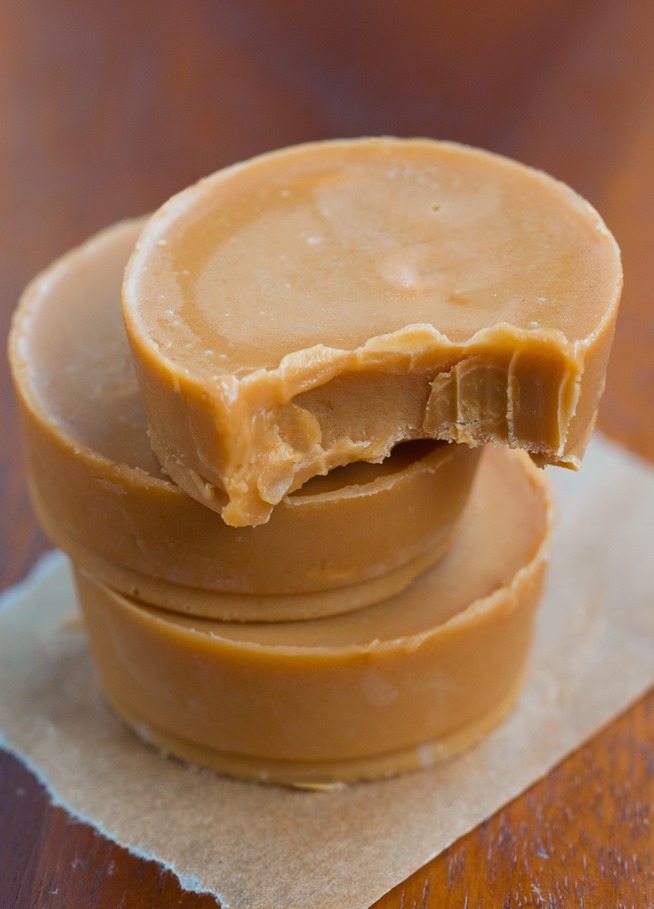 Clean Eating Fudge - 3 ingredients, no sugar, no bake healthy 