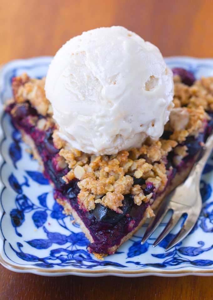 Healthy "clean eating" cherry pie, with oatmeal crumble crust, no refined sugar & easy to make: @choccoveredkt https://chocolatecoveredkatie.com/2016/03/28/healthy-cherry-pie-oatmeal-crumble/