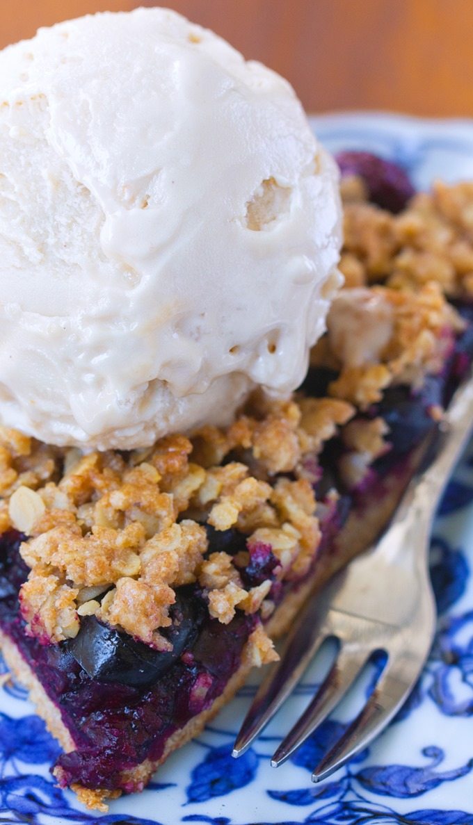 Healthy "clean eating" cherry pie, with oatmeal crumble crust, no refined sugar & easy to make: @choccoveredkt https://chocolatecoveredkatie.com/2016/03/28/healthy-cherry-pie-oatmeal-crumble/