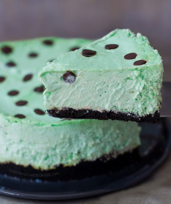 Thin Mint Cheesecake - Imagine taking two of the most delicious foods in the world—Thin Mint Girl Scout cookies & creamy cheesecake—and combining them into one MAGIC dessert! @choccoveredkt https://chocolatecoveredkatie.com/2016/03/14/thin-mint-girl-scout-cookie-cheesecake/