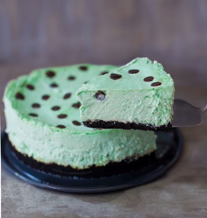 Thin Mint Cheesecake - Imagine taking two of the most delicious foods in the world—Thin Mint Girl Scout cookies & creamy cheesecake—and combining them into one MAGIC dessert! @choccoveredkt https://chocolatecoveredkatie.com/2016/03/14/thin-mint-girl-scout-cookie-cheesecake/