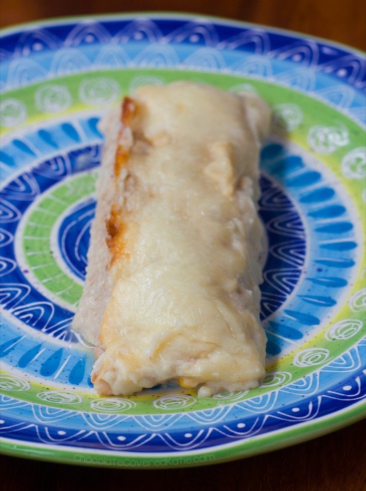 These deliciously lightened-up & vegetarian white enchiladas are the ultimate healthy comfort food! Full recipe: https://chocolatecoveredkatie.com/2016/11/01/vegetarian-enchiladas-white-healthy/ @choccoveredkt