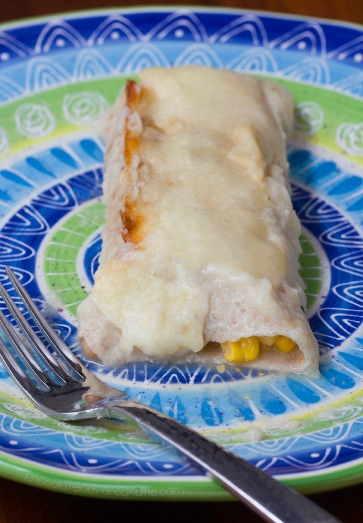These deliciously lightened-up & vegetarian enchiladas are the ultimate healthy comfort food! Full recipe: https://chocolatecoveredkatie.com/2016/11/01/vegetarian-enchiladas-white-healthy/ @choccoveredkt