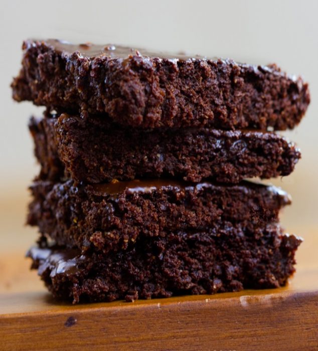 This image has an empty alt attribute; its file name is the-best-vegan-brownies-634x700.jpg