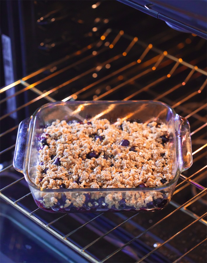 Classic Blueberry Crumble Recipe (vegan, gluten-free)