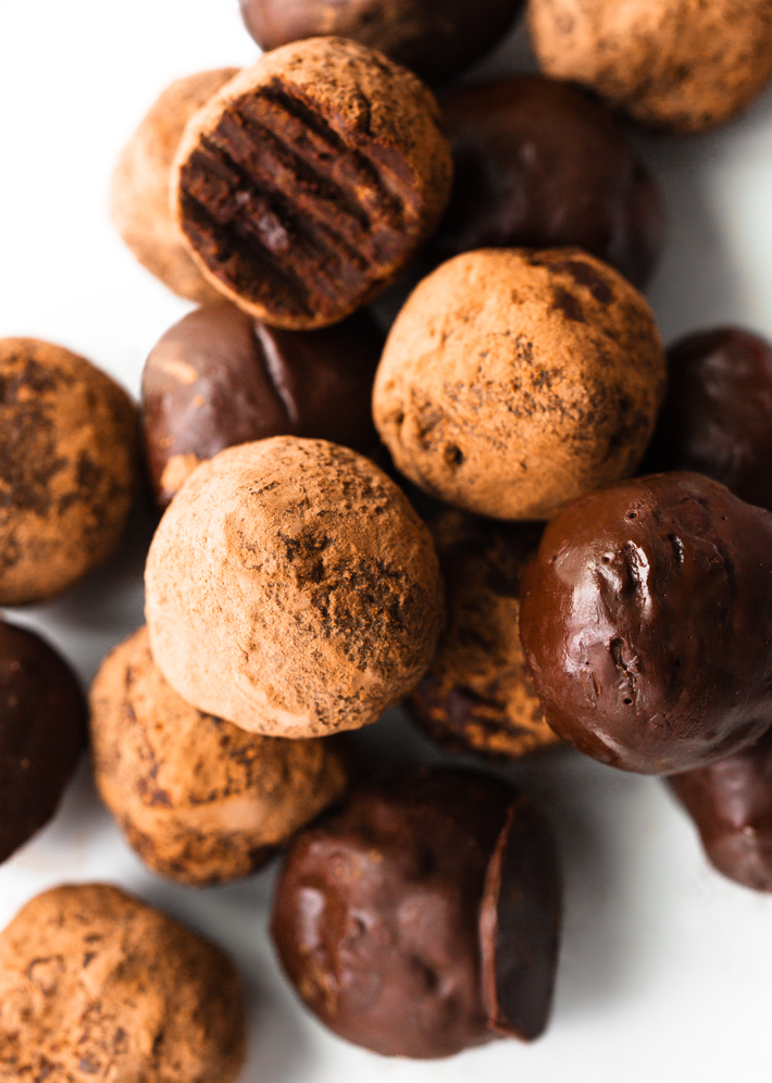 Homemade Chocolate Truffles {5 Ingredients}