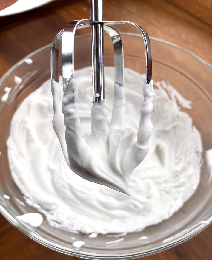 Whipped cream with vegan coconut