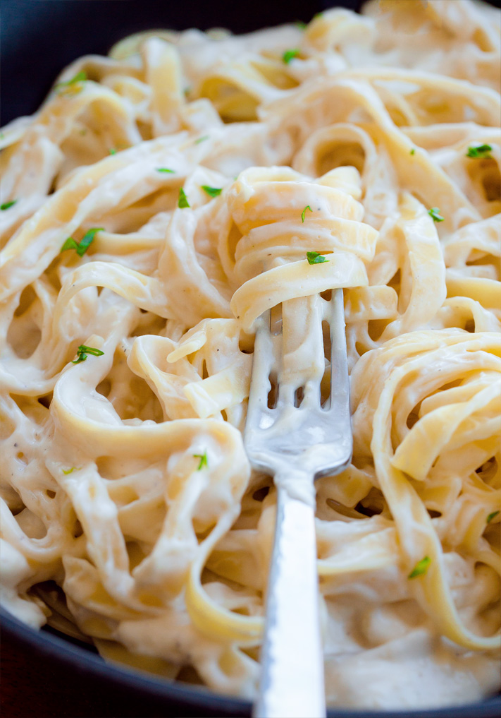 An easy and healthy recipe for cauliflower alfredo sauce
