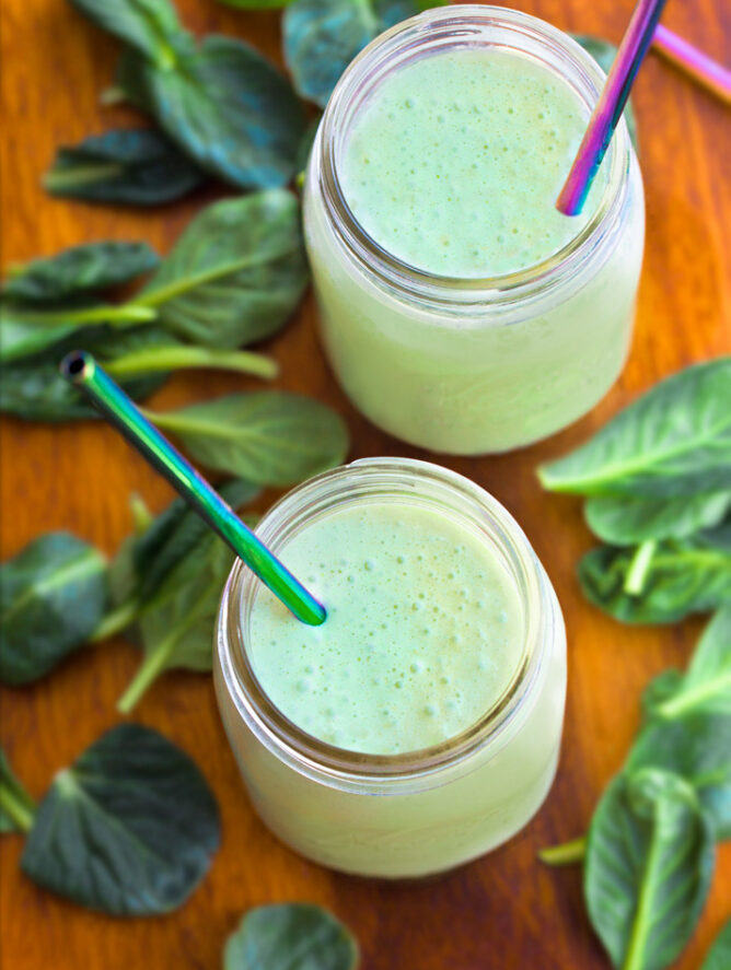 Green Smoothie Recipe - The Best Healthy Recipe, With NO Banana!