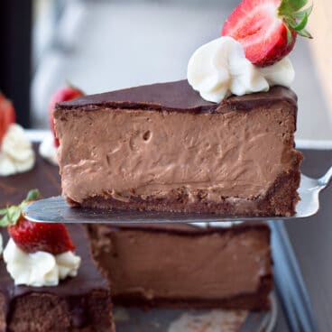 The Best Creamy Chocolate Pie Recipe For Valentine's Day