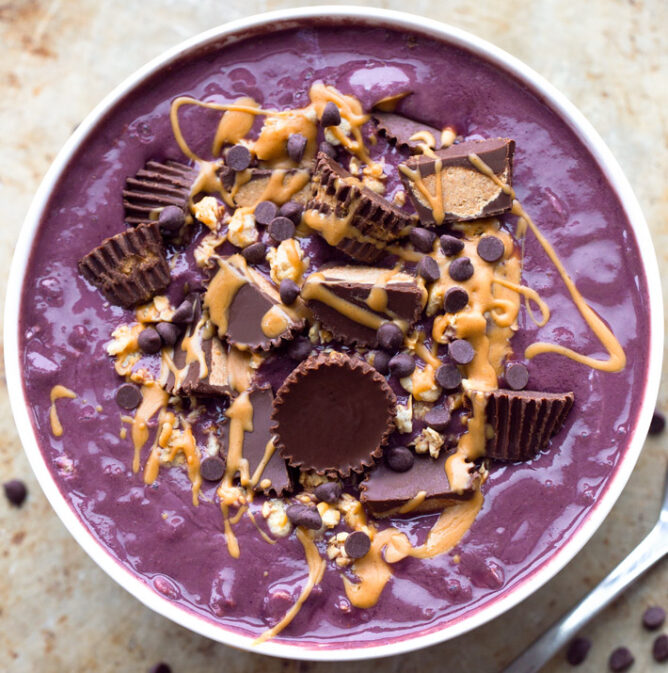 https://chocolatecoveredkatie.com/wp-content/uploads/2021/06/Chocolate-Peanut-Butter-Acai-Bowl-Recipes-668x673.jpg