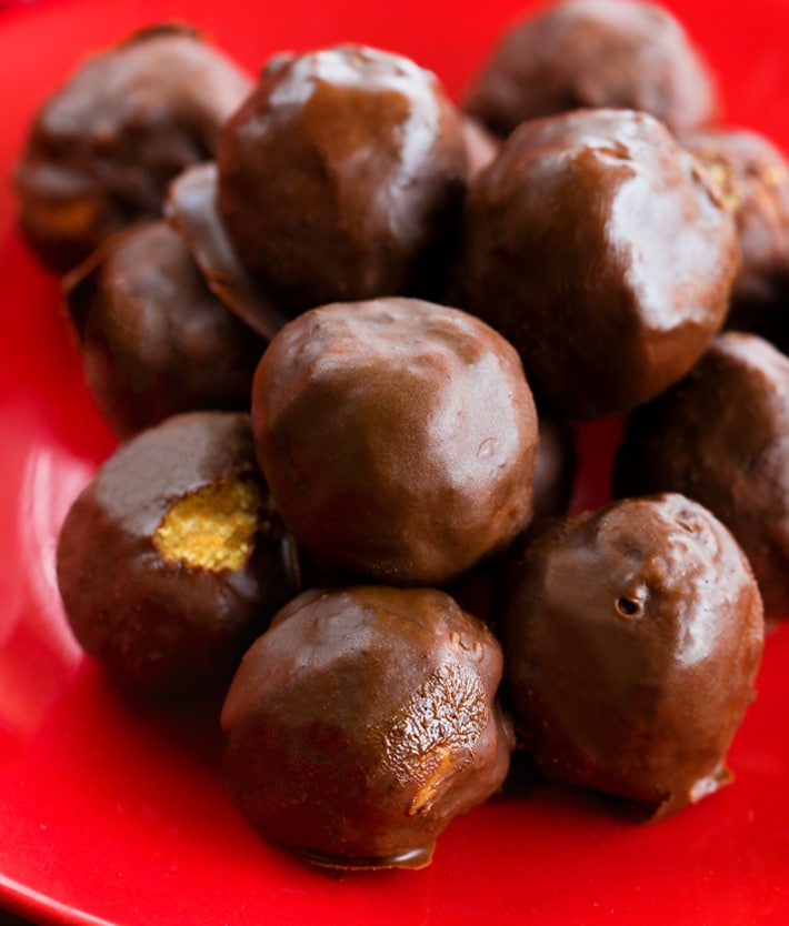 Healthy 5-Ingredient Dark Chocolate Peanut Butter Balls - The BakerMama