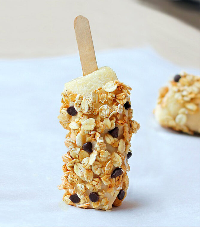 Healthy breakfast banana pops