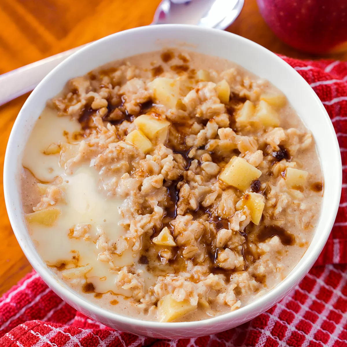 Apple Cinnamon Oatmeal – Tastes Like Apple Pie For Breakfast!