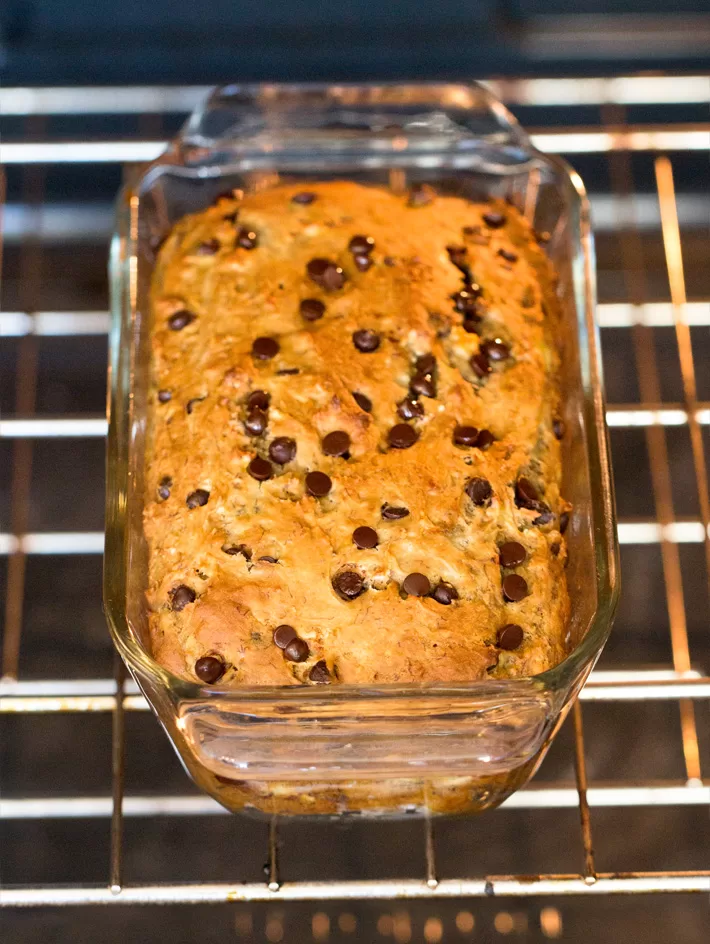 Bake banana bread in the oven