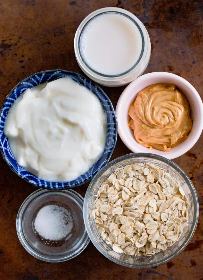 Peanut Butter Overnight Oats (5 Ingredients!)