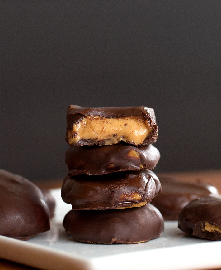 Peanut Butter Nutella Candy Bar Brownie. - How Sweet Eats