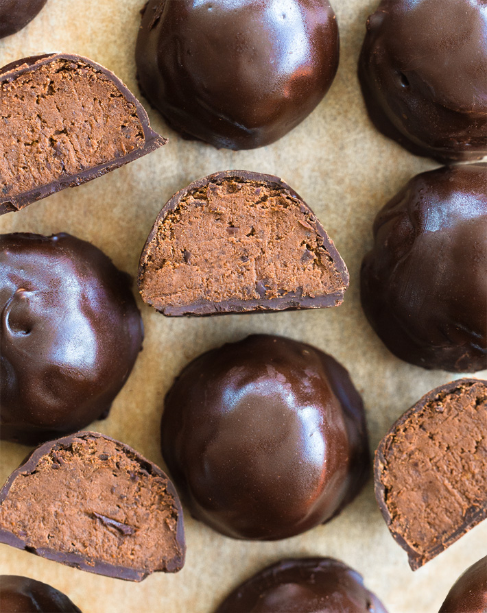 Healthy Chocolate Snack Balls