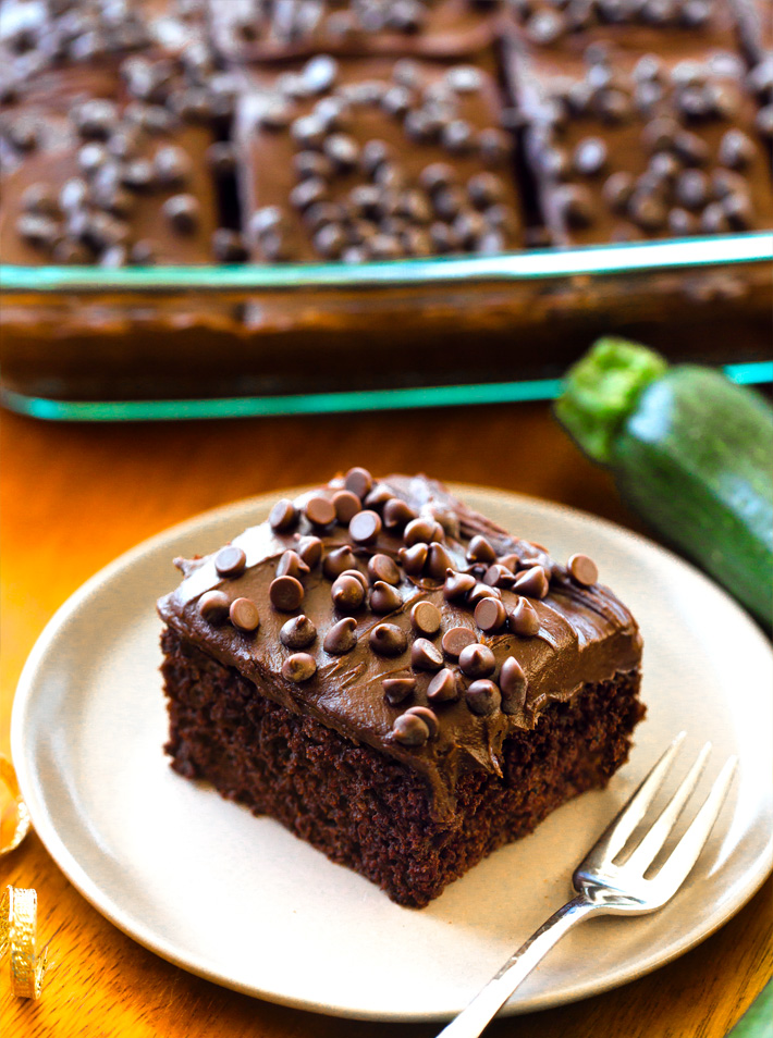 Le meilleur gâteau aux courgettes avec glaçage au chocolat