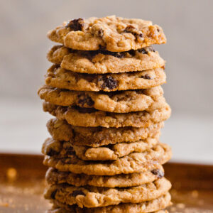 Vegan Oatmeal Raisin Cookies Recipe