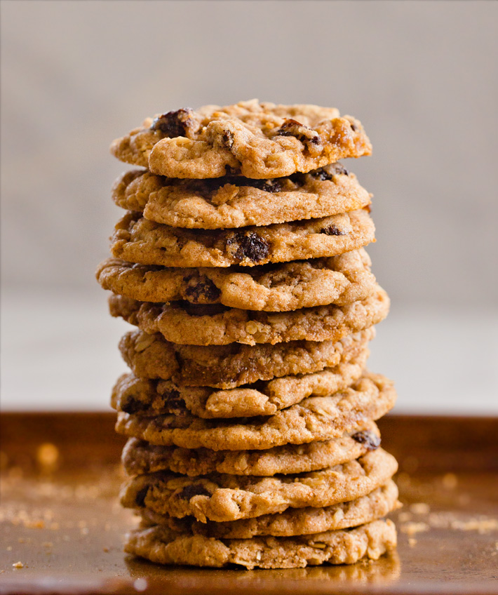 Vegan Oatmeal Raisin Cookies