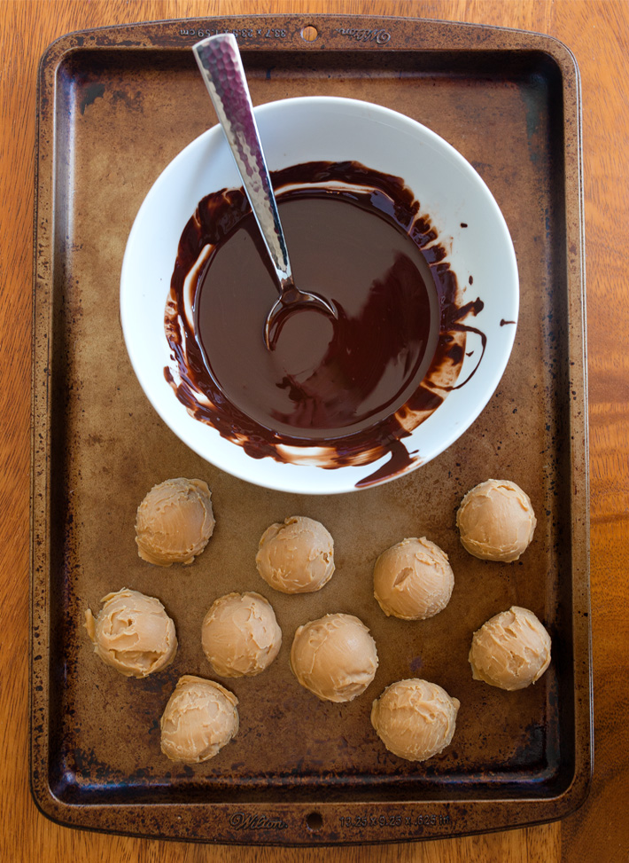 Healthy Peanut Butter Balls With Coconut Oil