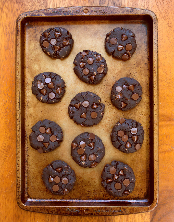 High-protein black chocolate chip cookies with peanut butter High-protein black chocolate chip cookies with peanut butter