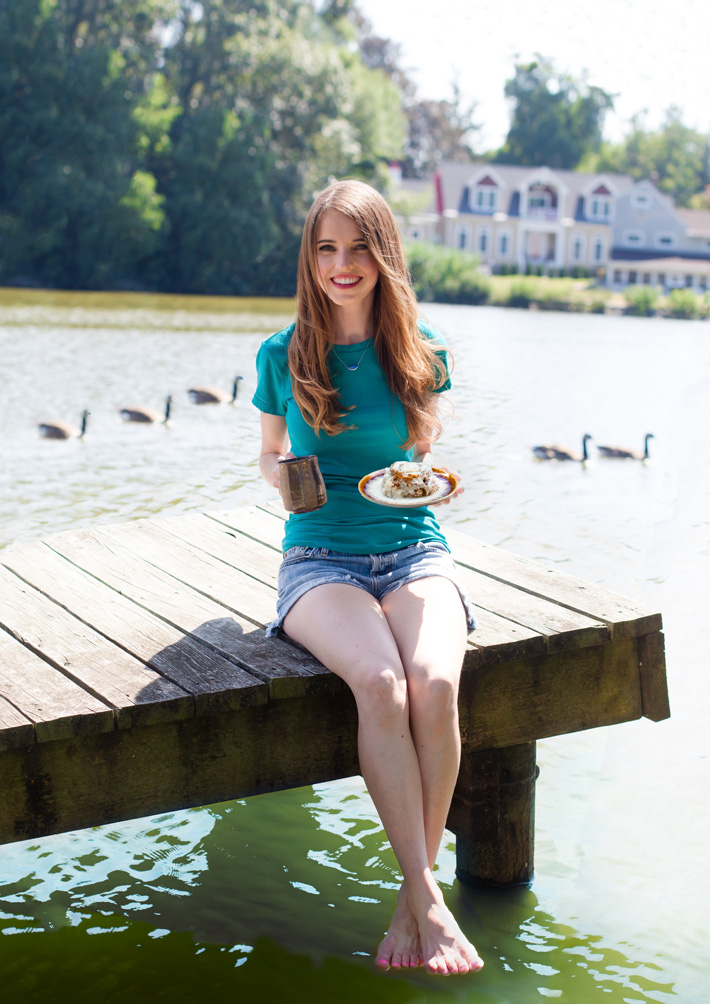 Single Siring Oatmeal comiendo al aire libre