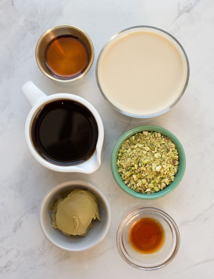 Ingredientes fáceis de café com leite com pistache e nozes Ingredientes fáceis de café com leite com pistache e nozes