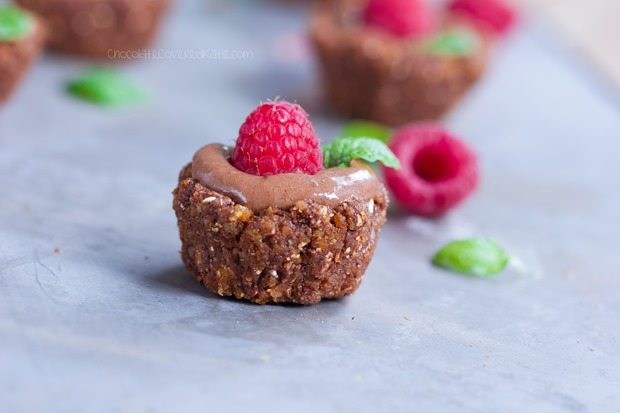 Raw chocolate dessert ice cream tarts