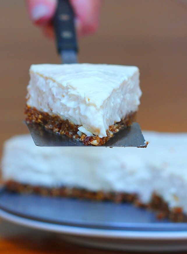 Light and creamy healthy cheesecake recipe from @choccoveredkt… Creamier than Cheesecake factory, with a third of the sugar! Full recipe: https://chocolatecoveredkatie.com/2015/09/07/healthy-cheesecake-recipe/ 