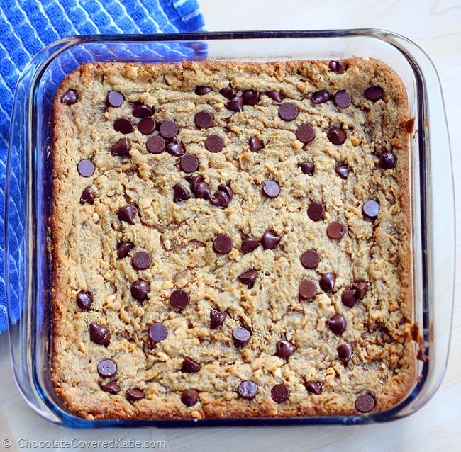 GOOEY CHOCOLATE CHIP PEANUT BUTTER BARS - so addictive... like the lovechild of a chocolate chip cookie and a Reeses peanut butter cup! Recipe here: https://chocolatecoveredkatie.com/2015/03/18/chocolate-chip-peanut-butter-bars/