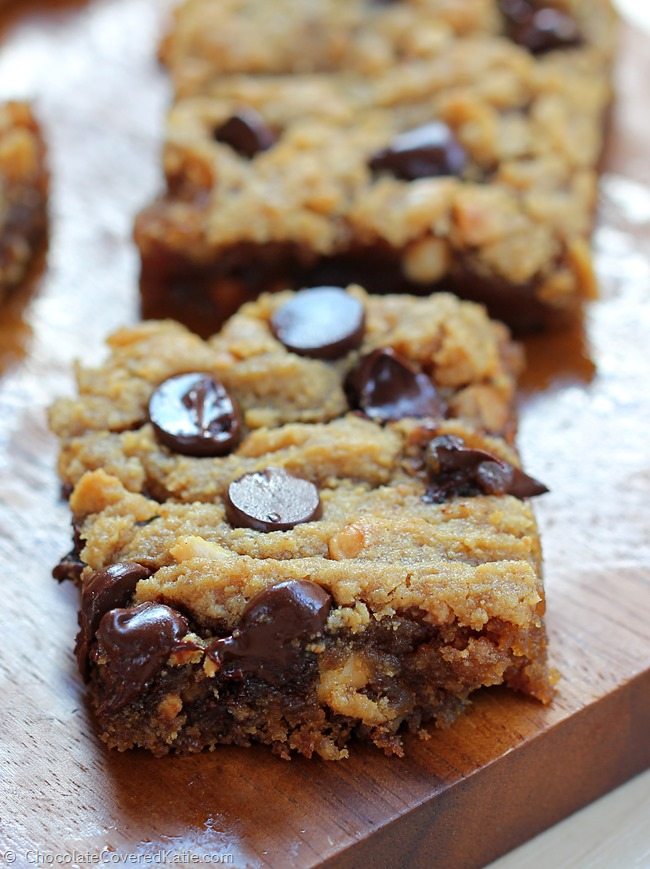  HOW TO MAKE THEM: 1 cup peanut butter, 1/2 cup chocolate chips, 1 tsp baking soda, 2 tsp vanilla extract, 1 1/2 tbsp… Full recipe: https://chocolatecoveredkatie.com/2015/03/18/chocolate-chip-peanut-butter-bars/ @choccoveredkt