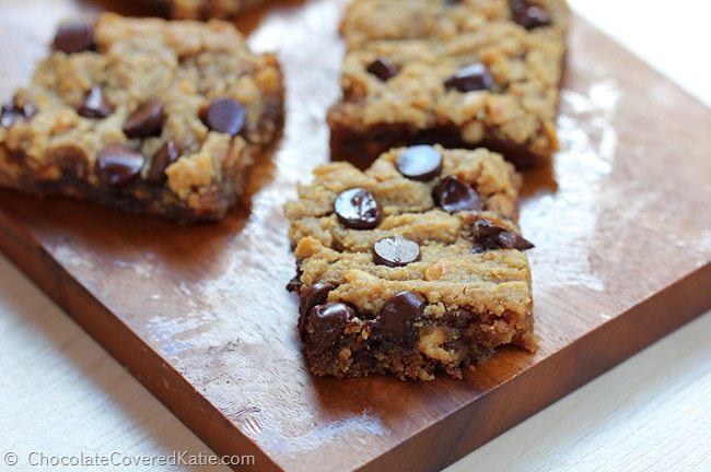 Chocolate Chip Peanut Butter Bars. Recipe: https://chocolatecoveredkatie.com/2015/03/18/chocolate-chip-peanut-butter-bars/ @choccoveredkt