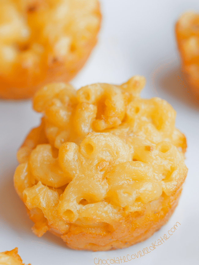 Mac & Cheese To Go – from @choccoveredkt – Bake them in a muffin tin for an easy "on the go" snack... Great for lunchboxes too... https://chocolatecoveredkatie.com/2016/02/01/baked-mac-cheese-cups-go/