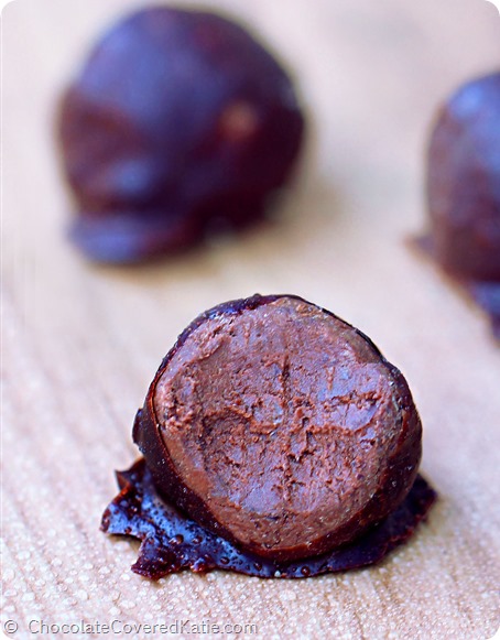Secretly Healthy Chocolate Fudge Balls! https://chocolatecoveredkatie.com/2014/08/25/secretly-healthy-chocolate-fudge-balls/