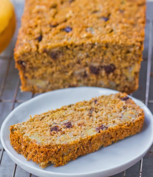 Secret oatmeal banana bread recipe from @choccoveredkt… impossibly made with no flour, can be modified to fit different diets. Full recipe: https://chocolatecoveredkatie.com/2015/09/28/flourless-banana-bread-recipe/