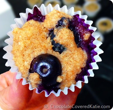 Blueberry Mini Muffins... {impossible to eat just one!} https://chocolatecoveredkatie.com/2014/07/07/blueberry-mini-muffins/