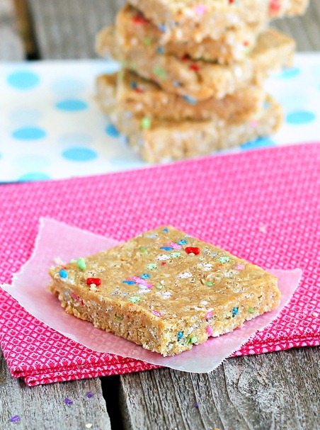 With almost 200 positive reviews of the recipe, these are a reader favorite. Healthy snack bars that really do taste surprisingly like you are eating actual cake batter: https://chocolatecoveredkatie.com/2012/06/26/cake-batter-energy-bars/