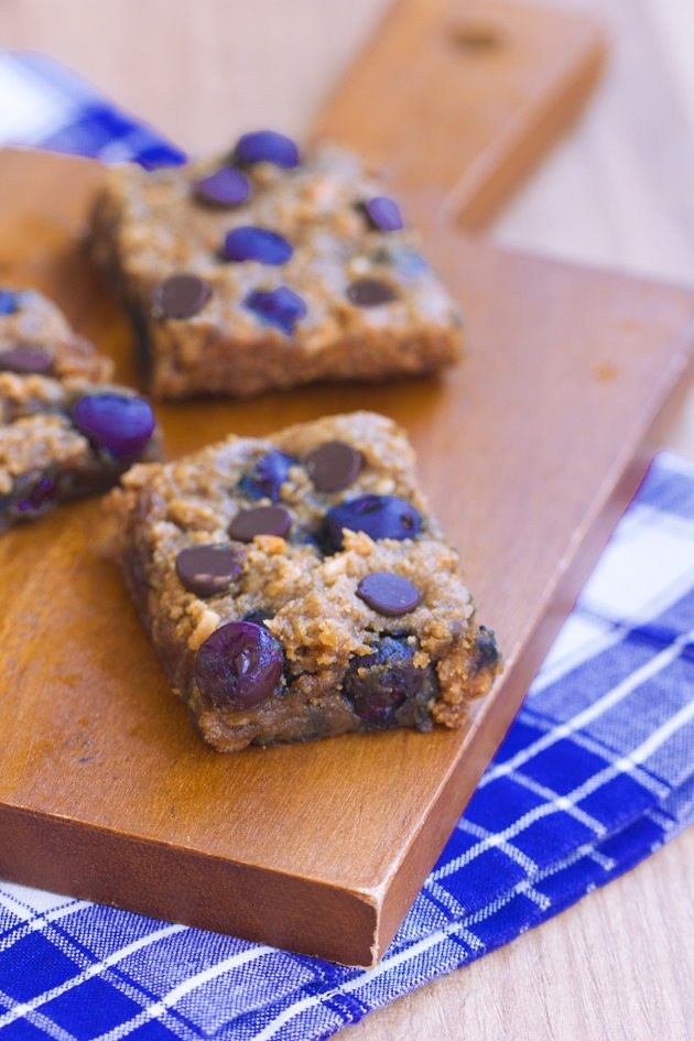 GOOEY CHOCOLATE CHIP BLUEBERRY BARS - Crazy addictive recipe... like the lovechild of a chocolate chip cookie and a blueberry pie! Recipe link: https://chocolatecoveredkatie.com/2015/08/13/chocolate-chip-blueberry-bars-flourless/ 